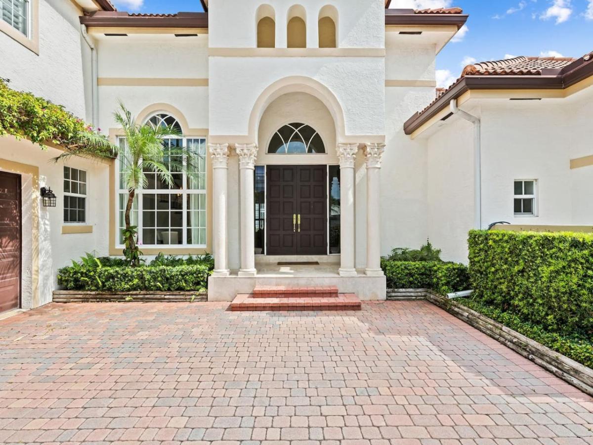 Private Luxury Waterfront Mansion I Heated Pool And Hot Tub