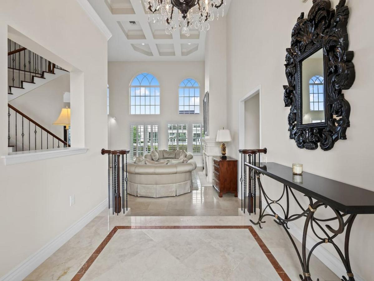 Private Luxury Waterfront Mansion I Heated Pool And Hot Tub Holiday home *