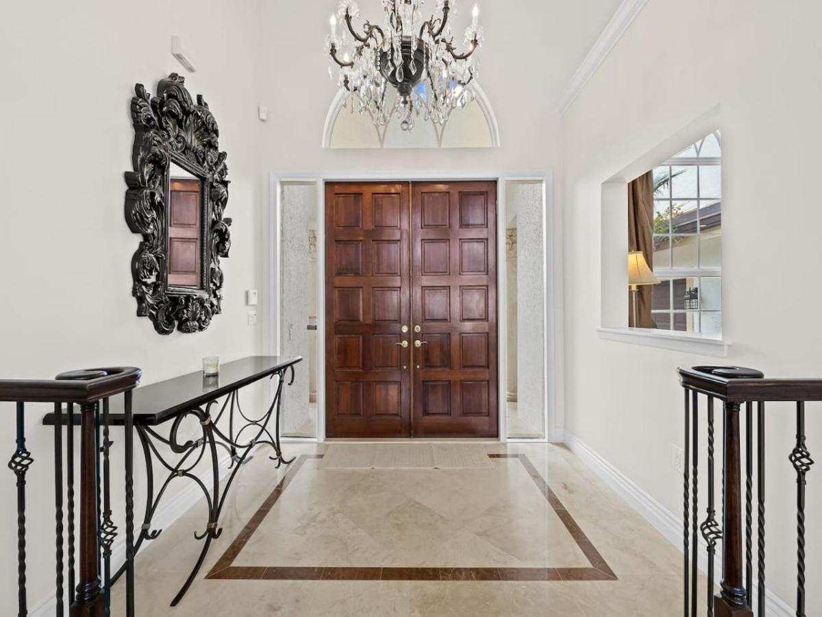 Private Luxury Waterfront Mansion I Heated Pool And Hot Tub * Delray Beach