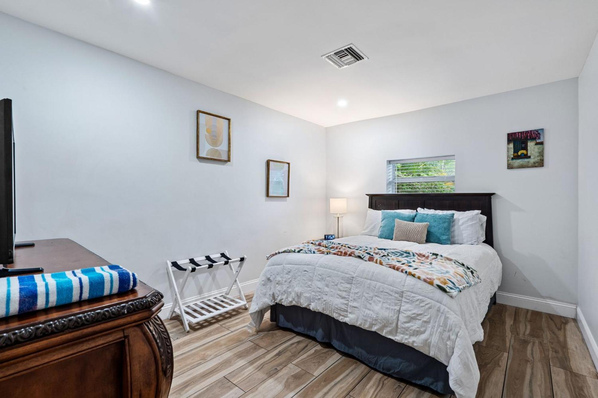 New! Private Pool House With Hot Tub, Free Wi-fi, Massage Chair And Arcade! Holiday home