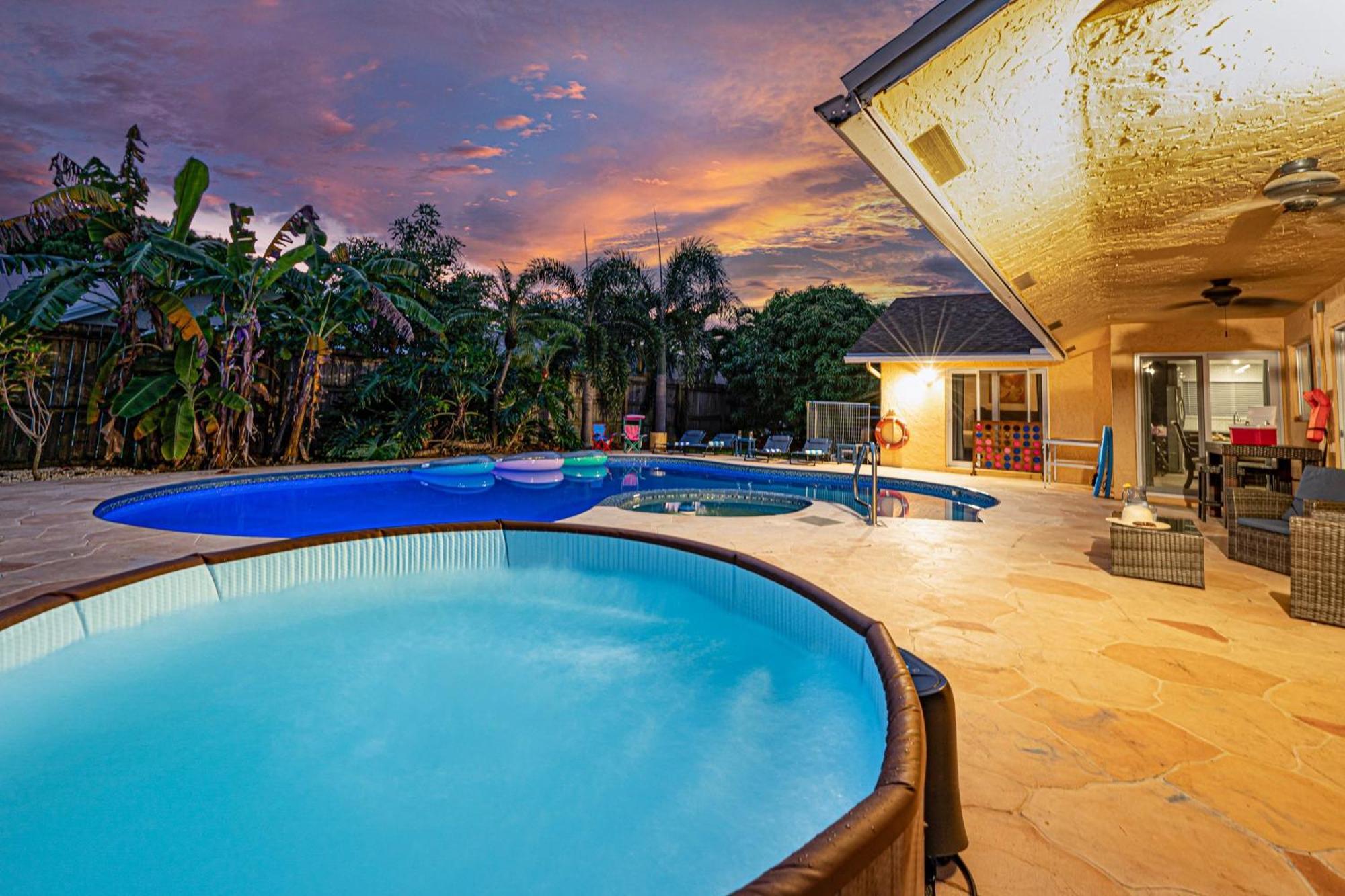 New! Private Pool House With Hot Tub, Free Wi-fi, Massage Chair And Arcade! Holiday home *