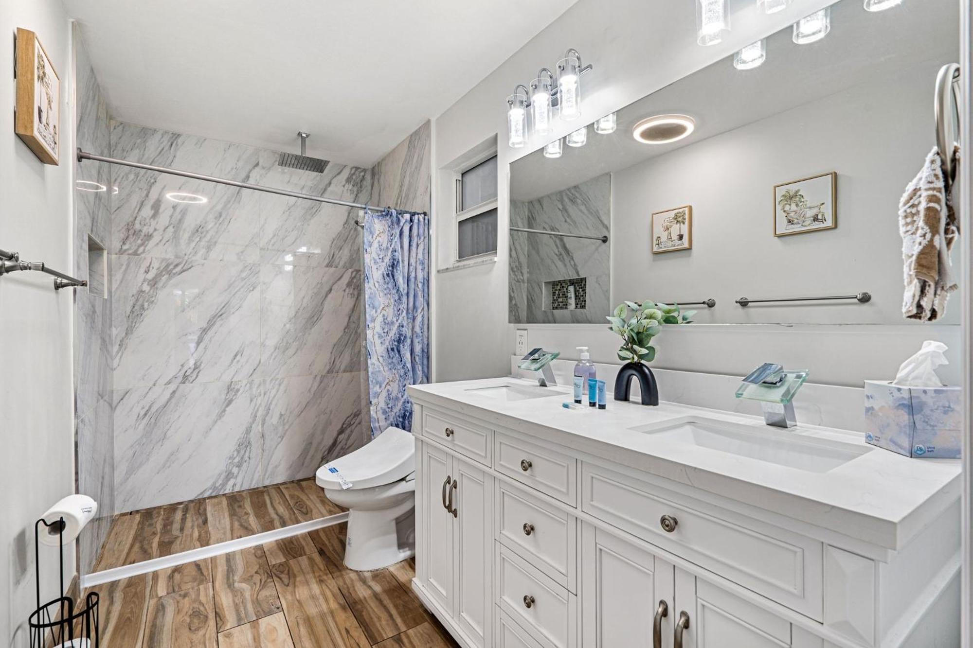 New! Private Pool House With Hot Tub, Free Wi-fi, Massage Chair And Arcade! Holiday home Delray Beach