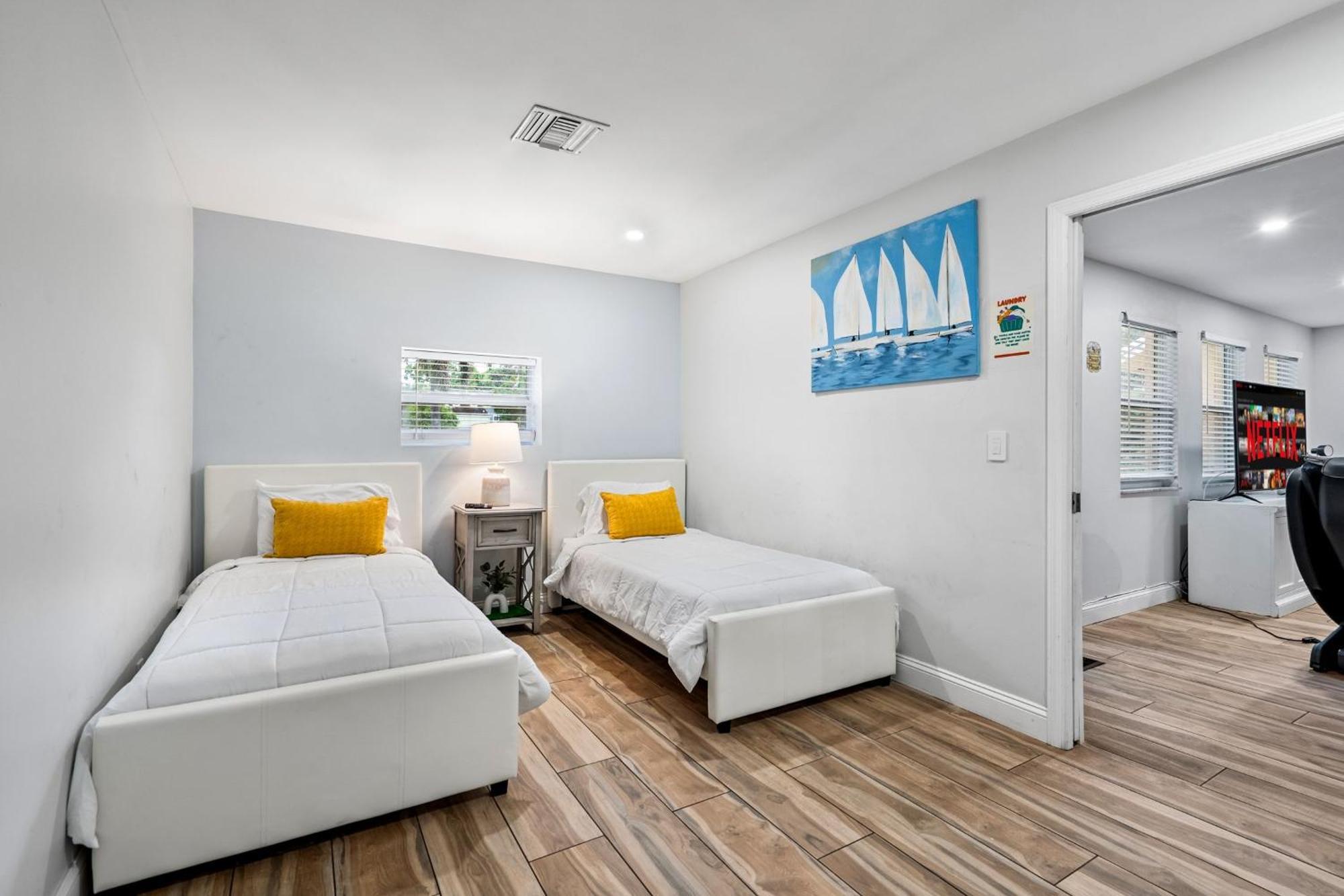 New! Private Pool House With Hot Tub, Free Wi-fi, Massage Chair And Arcade! Delray Beach