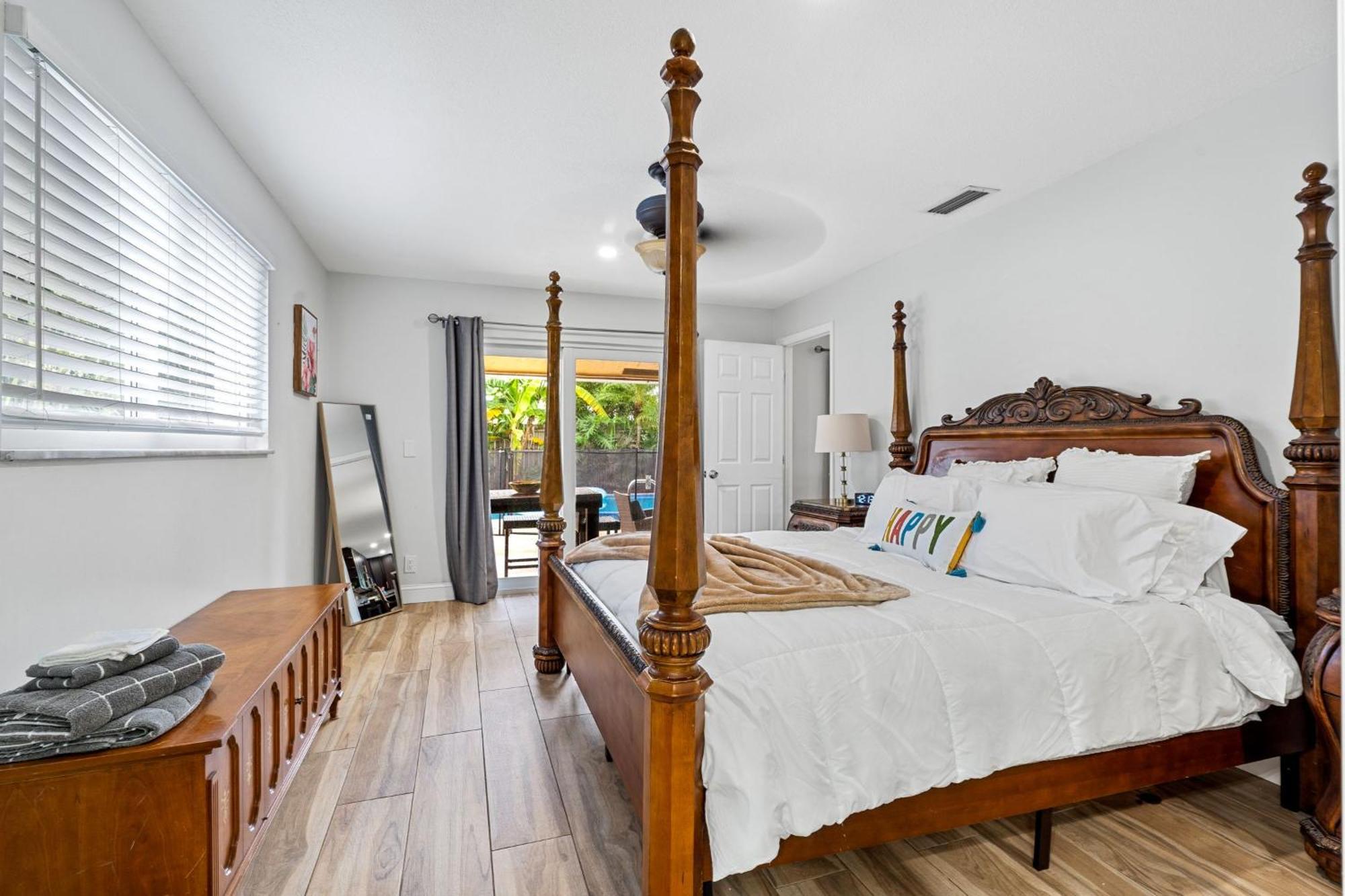 Holiday home New! Private Pool House With Hot Tub, Free Wi-fi, Massage Chair And Arcade! *