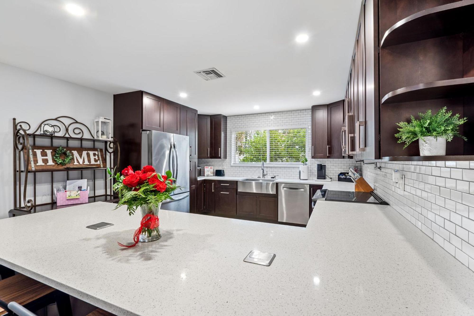 New! Private Pool House With Hot Tub, Free Wi-fi, Massage Chair And Arcade! Holiday home Delray Beach