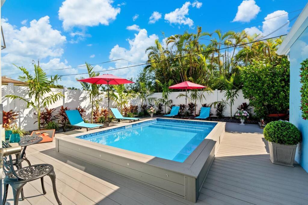 Holiday home Stylish Tropical Pool Home, Large Deck & Pool Table