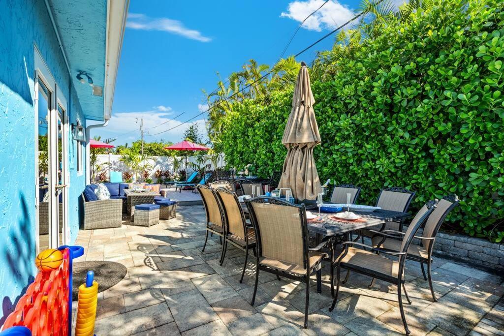 Stylish Tropical Pool Home, Large Deck & Pool Table Delray Beach