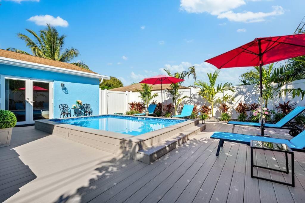 Stylish Tropical Pool Home, Large Deck & Pool Table Holiday home Delray Beach