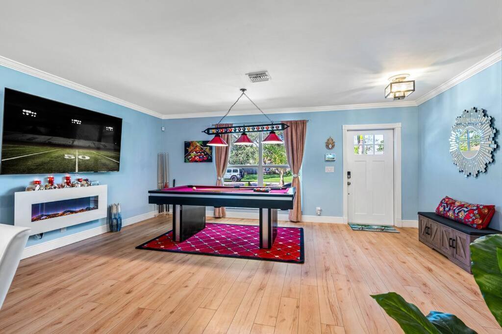 Holiday home Stylish Tropical Pool Home, Large Deck & Pool Table Delray Beach