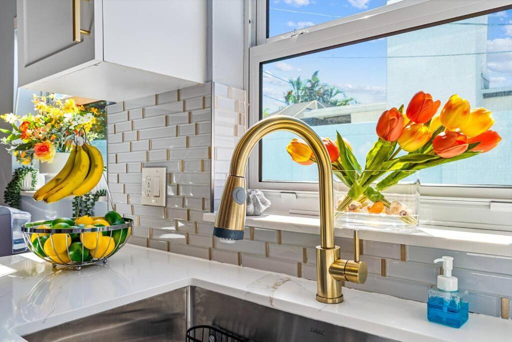 Holiday home Stylish Tropical Pool Home, Large Deck & Pool Table Delray Beach