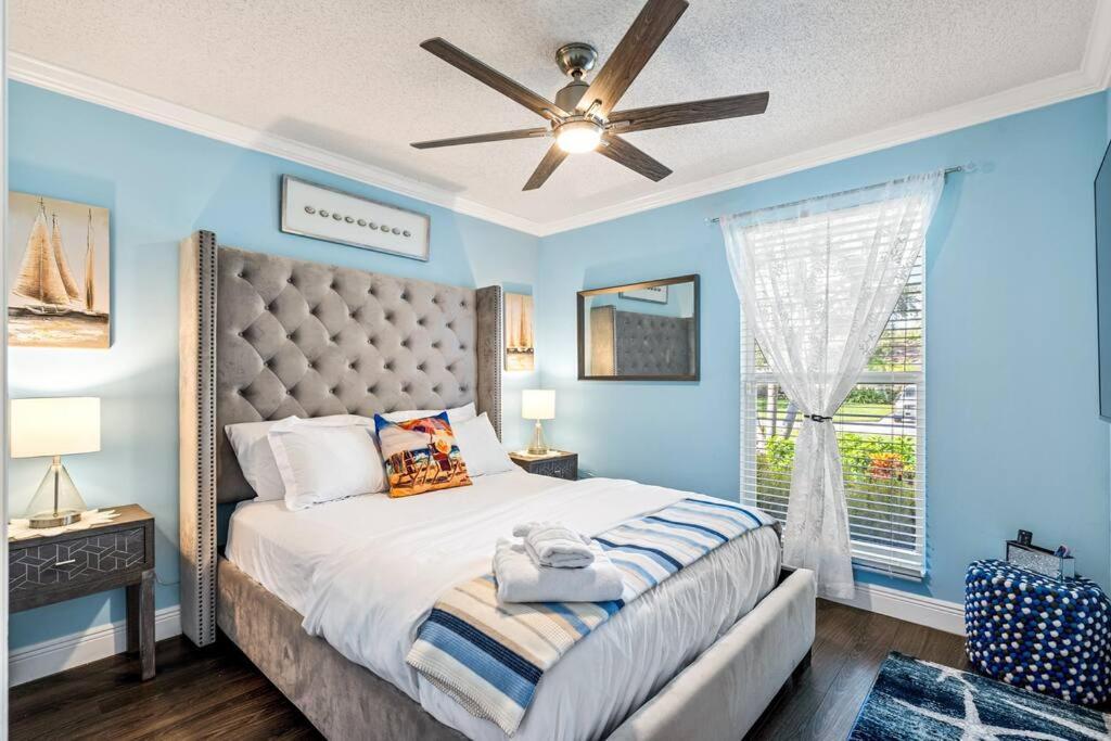 Stylish Tropical Pool Home, Large Deck & Pool Table Delray Beach