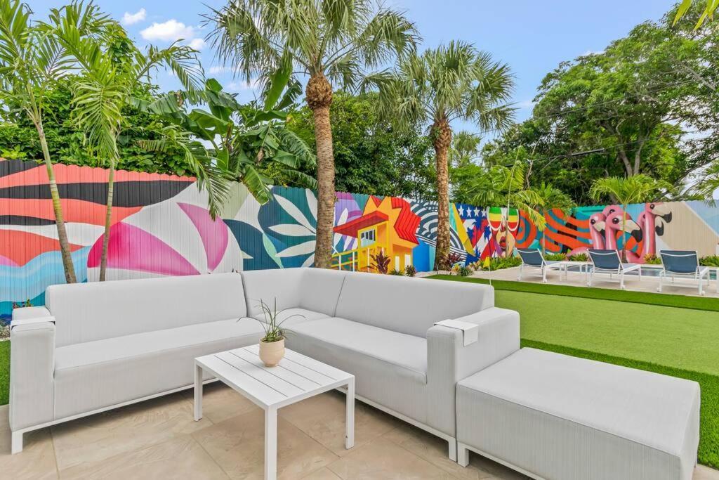 Exclusive Oasis, Exotic Pool & Miami Inspired Art Delray Beach