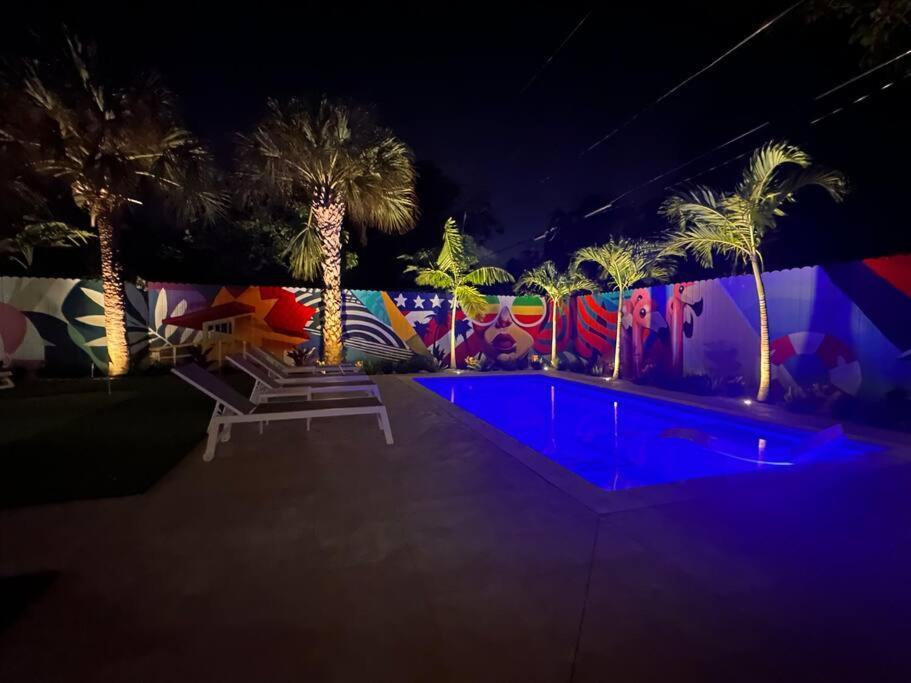 Exclusive Oasis, Exotic Pool & Miami Inspired Art Holiday home