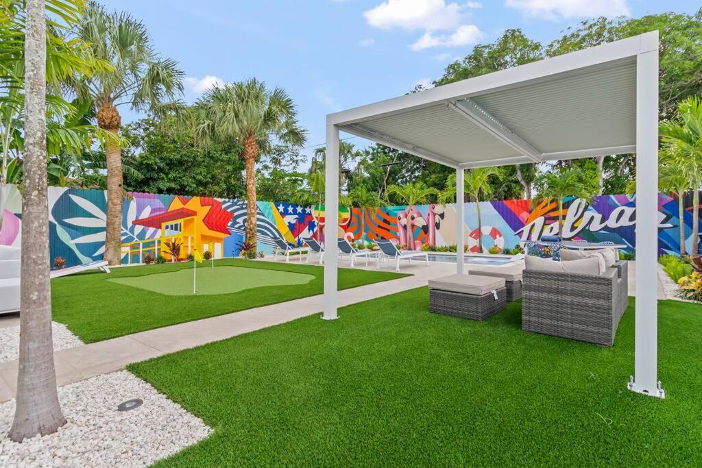 Exclusive Oasis, Exotic Pool & Miami Inspired Art Holiday home