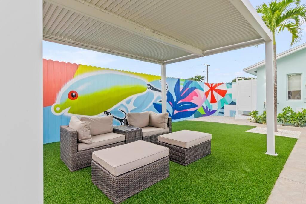 Exclusive Oasis, Exotic Pool & Miami Inspired Art * Delray Beach