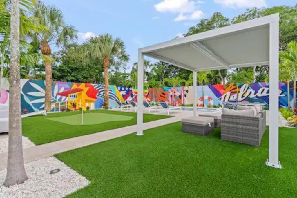 Holiday home Exclusive Oasis, Exotic Pool & Miami Inspired Art