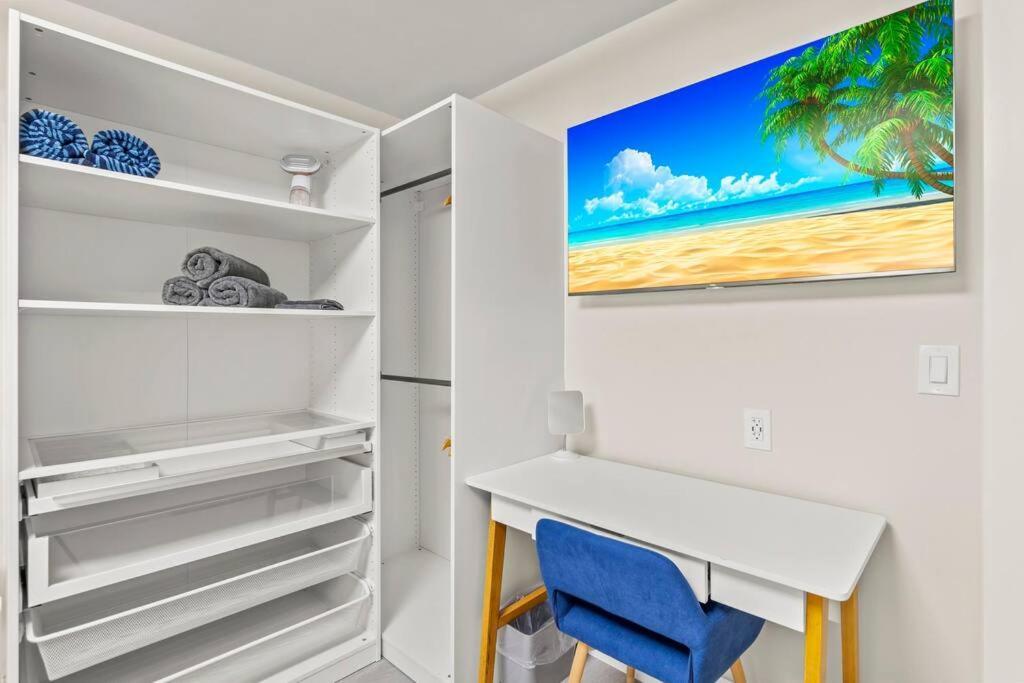 Exclusive Oasis, Exotic Pool & Miami Inspired Art * Delray Beach