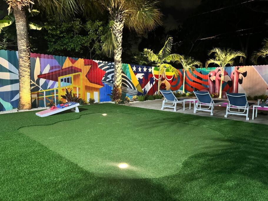 Exclusive Oasis, Exotic Pool & Miami Inspired Art Holiday home