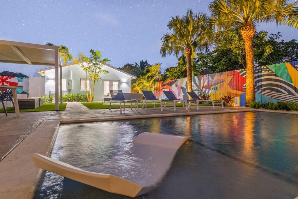 Holiday home Exclusive Oasis, Exotic Pool & Miami Inspired Art *