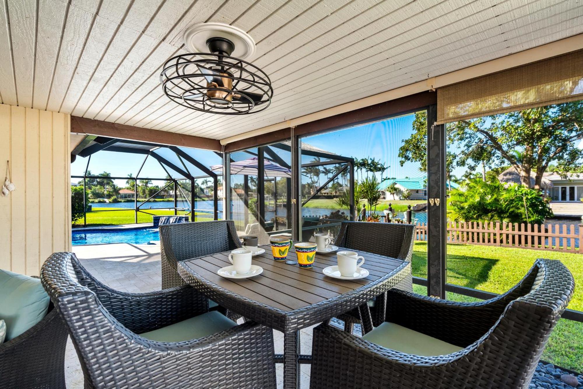Classy N' Cozy Delray Home! Pool With Water View Holiday home