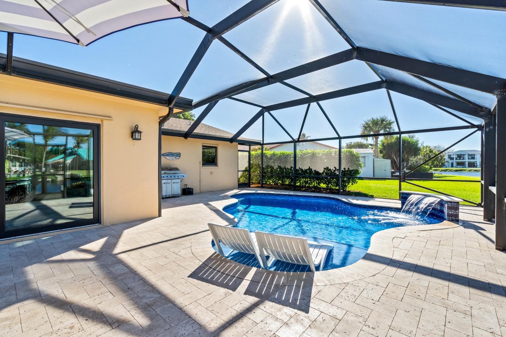 Classy N' Cozy Delray Home! Pool With Water View Holiday home Delray Beach