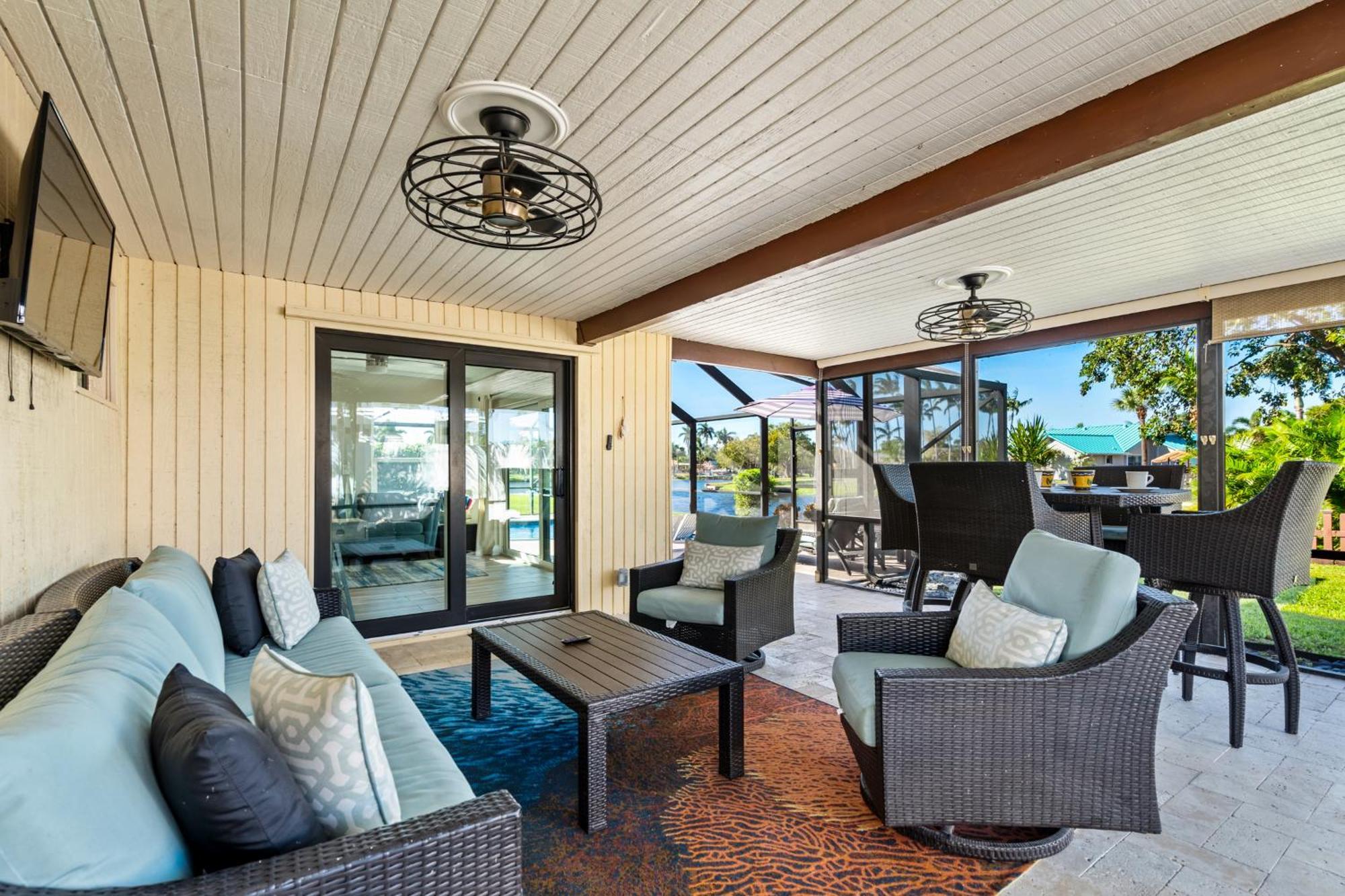 Classy N' Cozy Delray Home! Pool With Water View Holiday home *