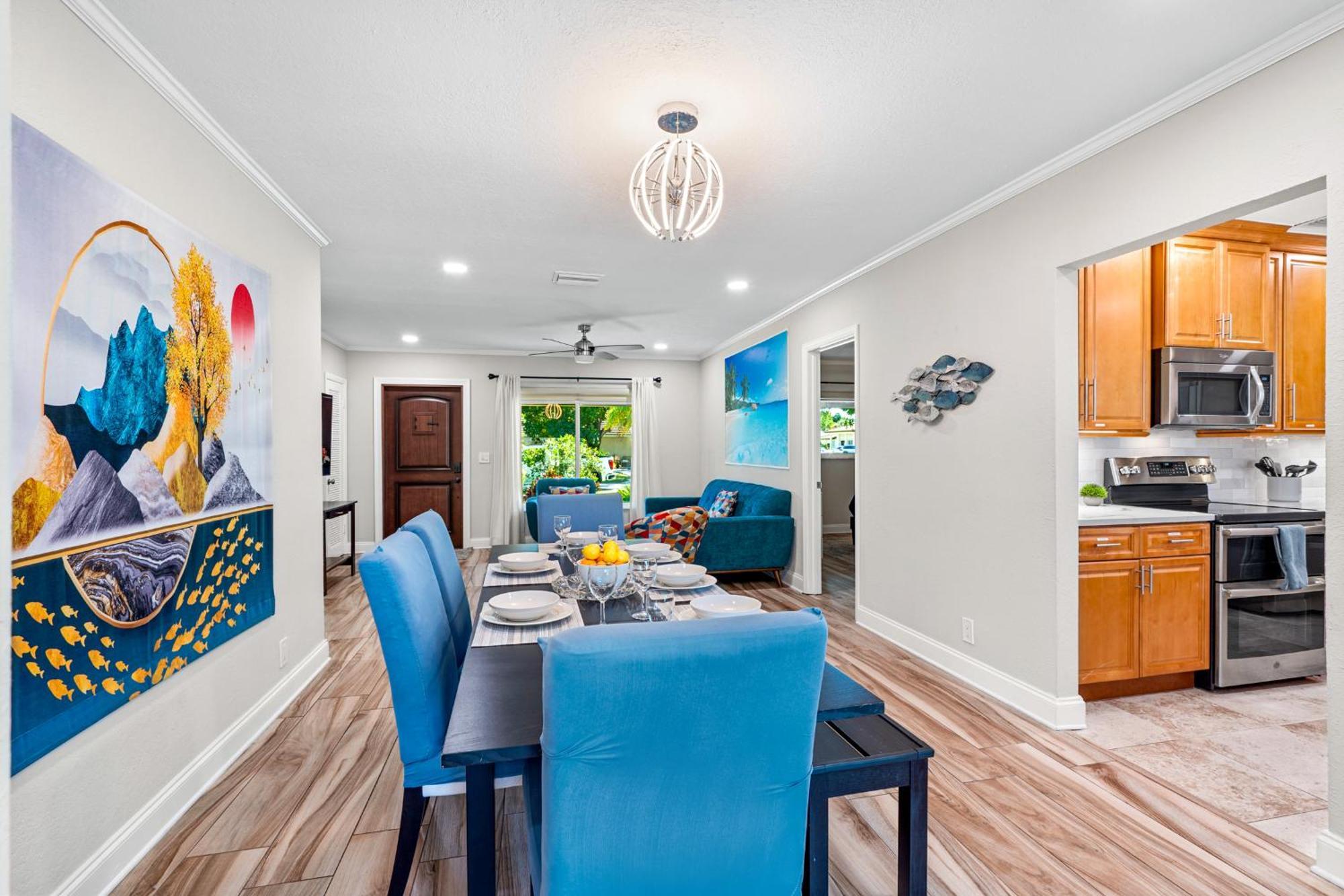 Classy N' Cozy Delray Home! Pool With Water View Holiday home