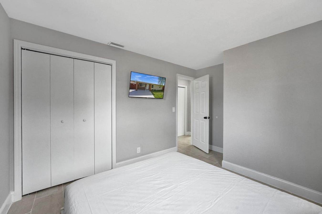 Spacious 4br Family W Pool Near