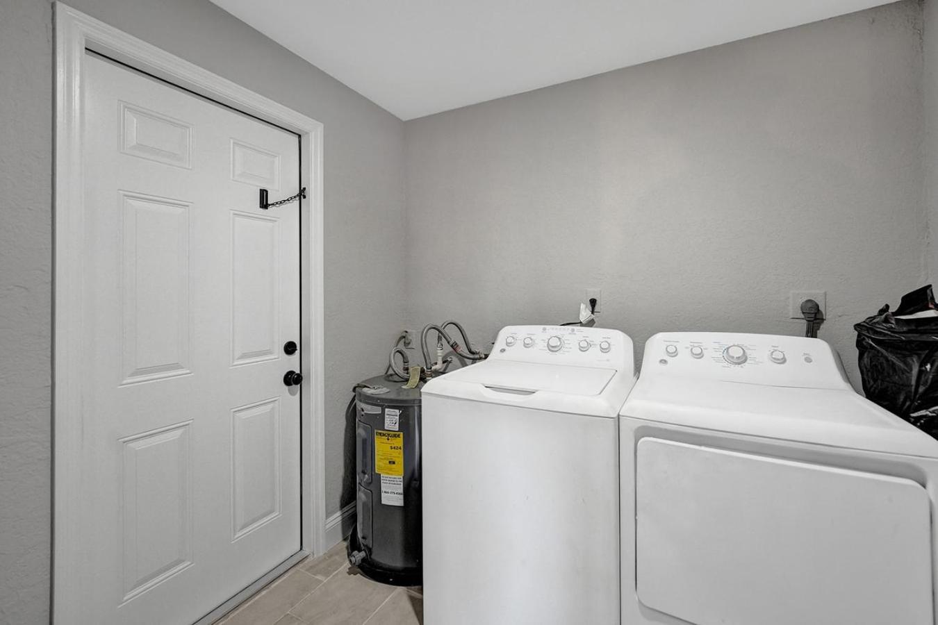 Holiday home Spacious 4br Family W Pool Near