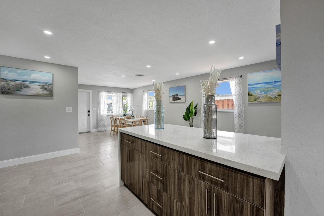 Spacious 4br Family W Pool Near *