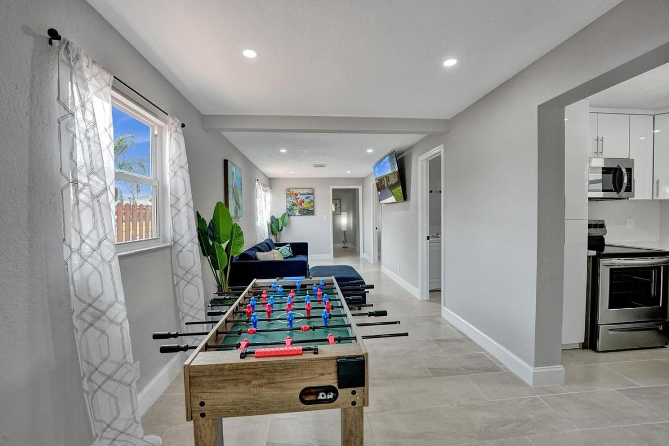 Spacious 4br Family W Pool Near *