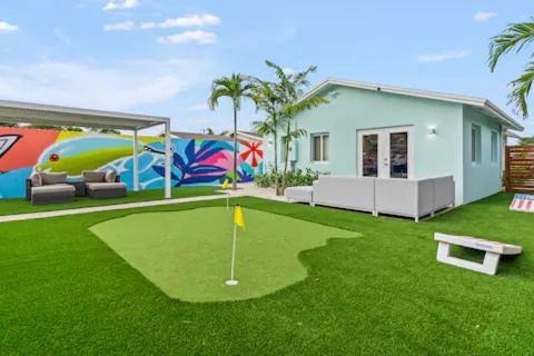 Exclusive Oasis, Exotic Pool & Miami Inspired Art * Delray Beach