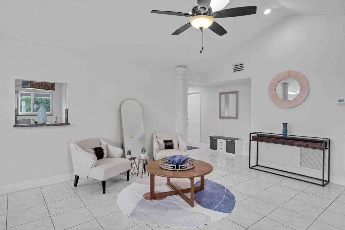 Wonderful Intracoastal Heated Pool Eastdelray