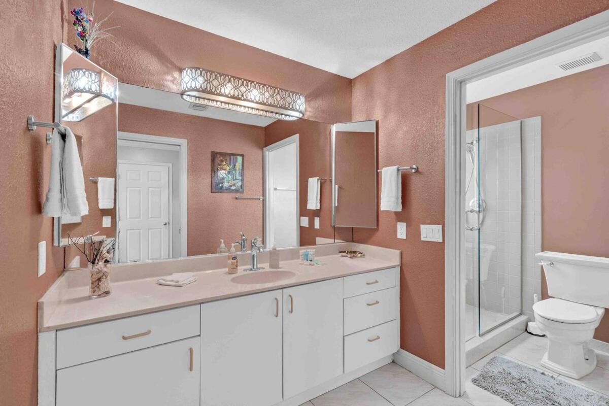 Wonderful Intracoastal Heated Pool Eastdelray