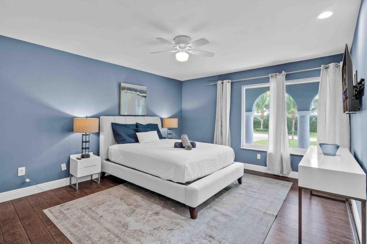 Wonderful Intracoastal Heated Pool Eastdelray