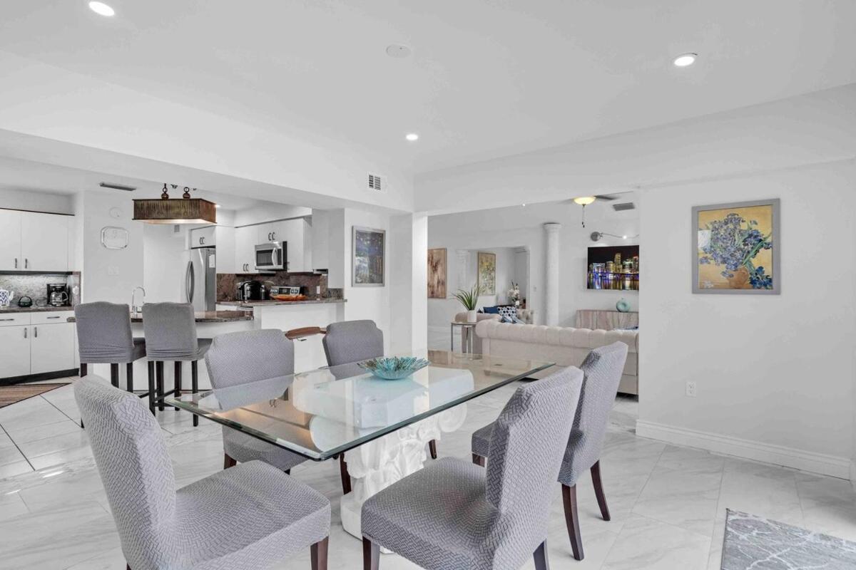 Wonderful Intracoastal Heated Pool Eastdelray