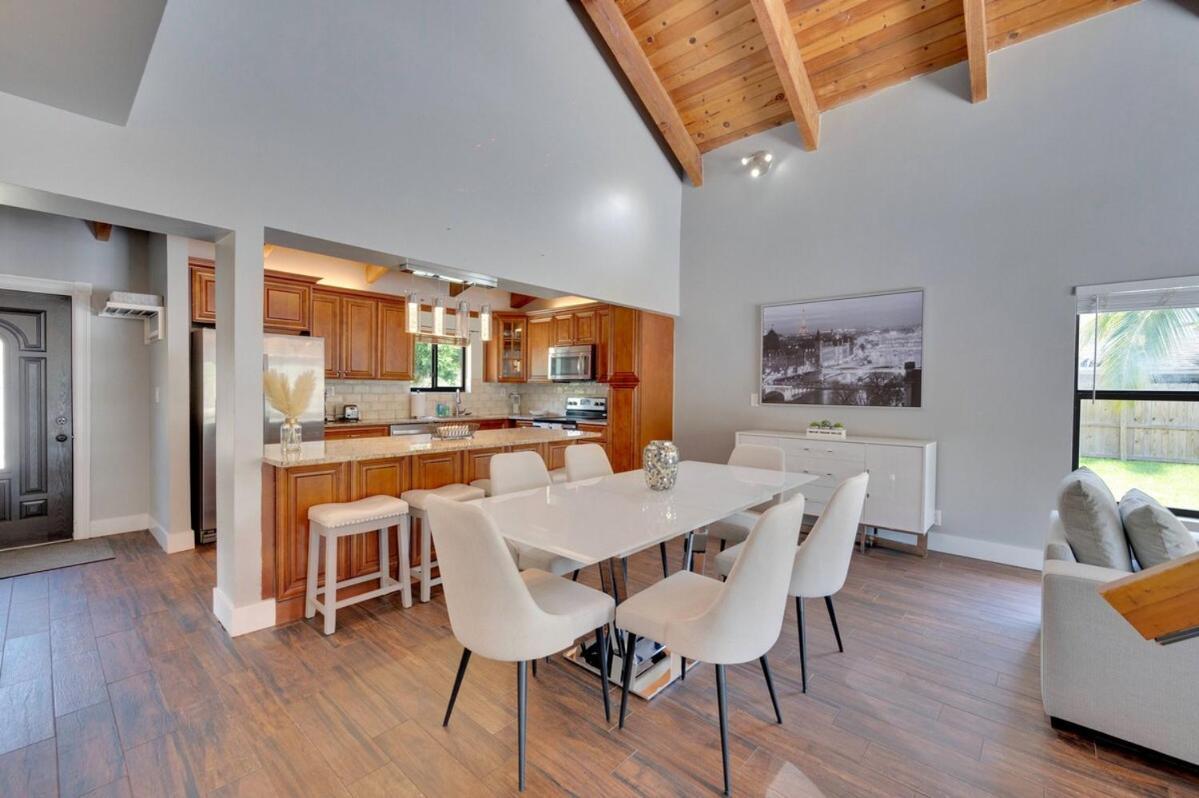 Wonderful Tropical Pool House Delray Near Ocean Holiday home *