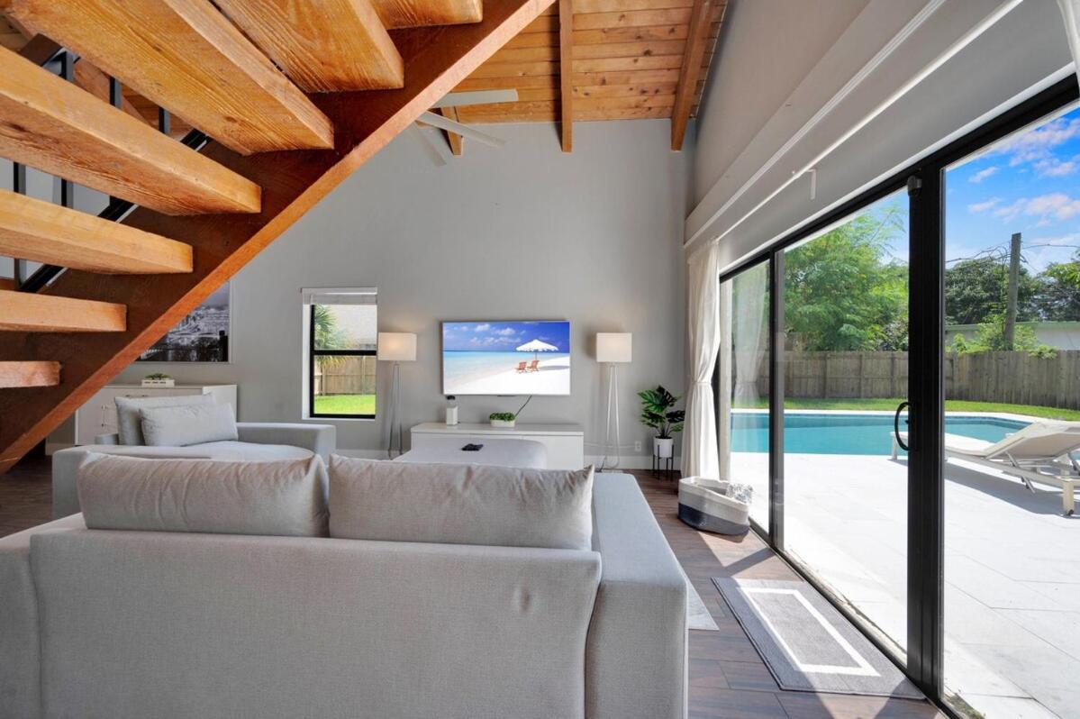Wonderful Tropical Pool House Delray Near Ocean Holiday home