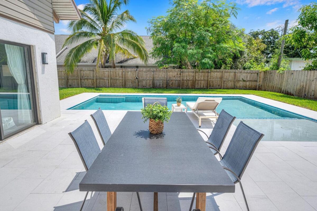 Wonderful Tropical Pool House Delray Near Ocean Holiday home