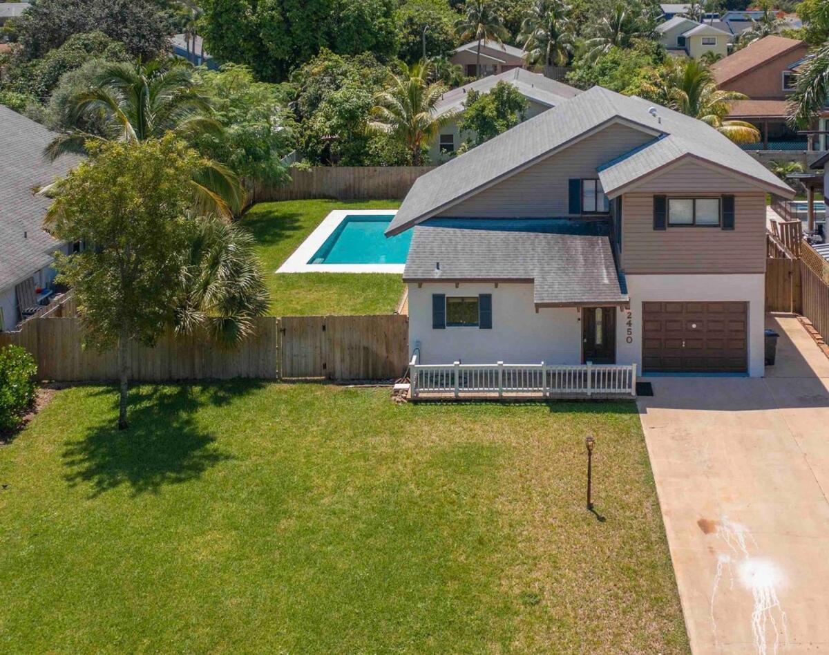 Wonderful Tropical Pool House Delray Near Ocean Holiday home