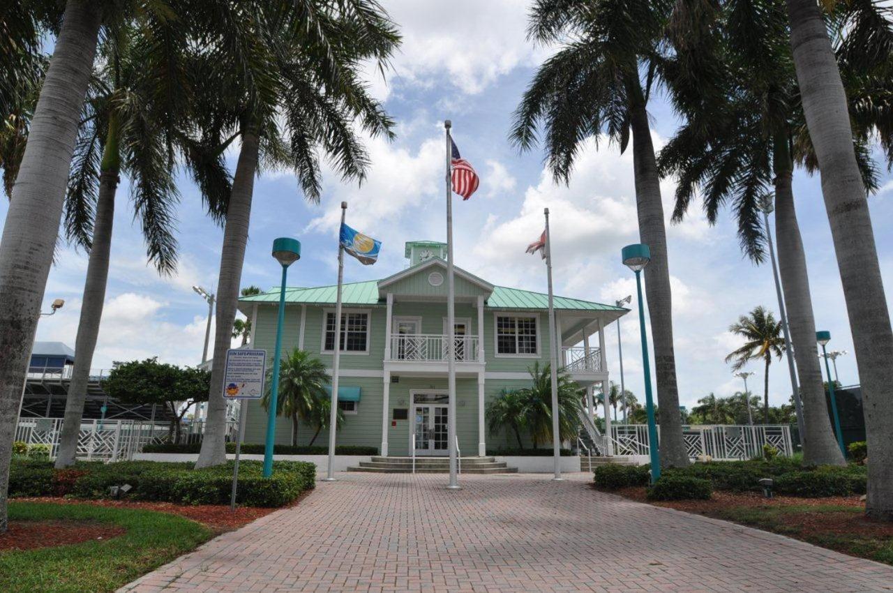 Stylish Delray House Next To Pool Holiday home