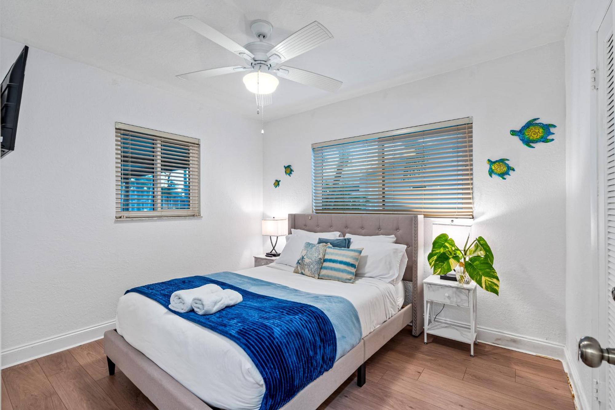 Classy N' Cozy Delray Home! Pool With Water View Holiday home