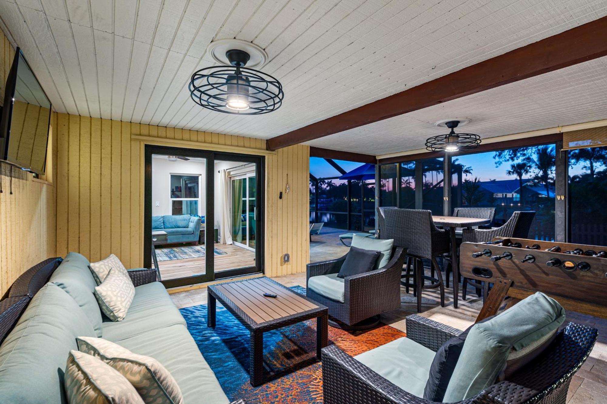 Holiday home Classy N' Cozy Delray Home! Pool With Water View