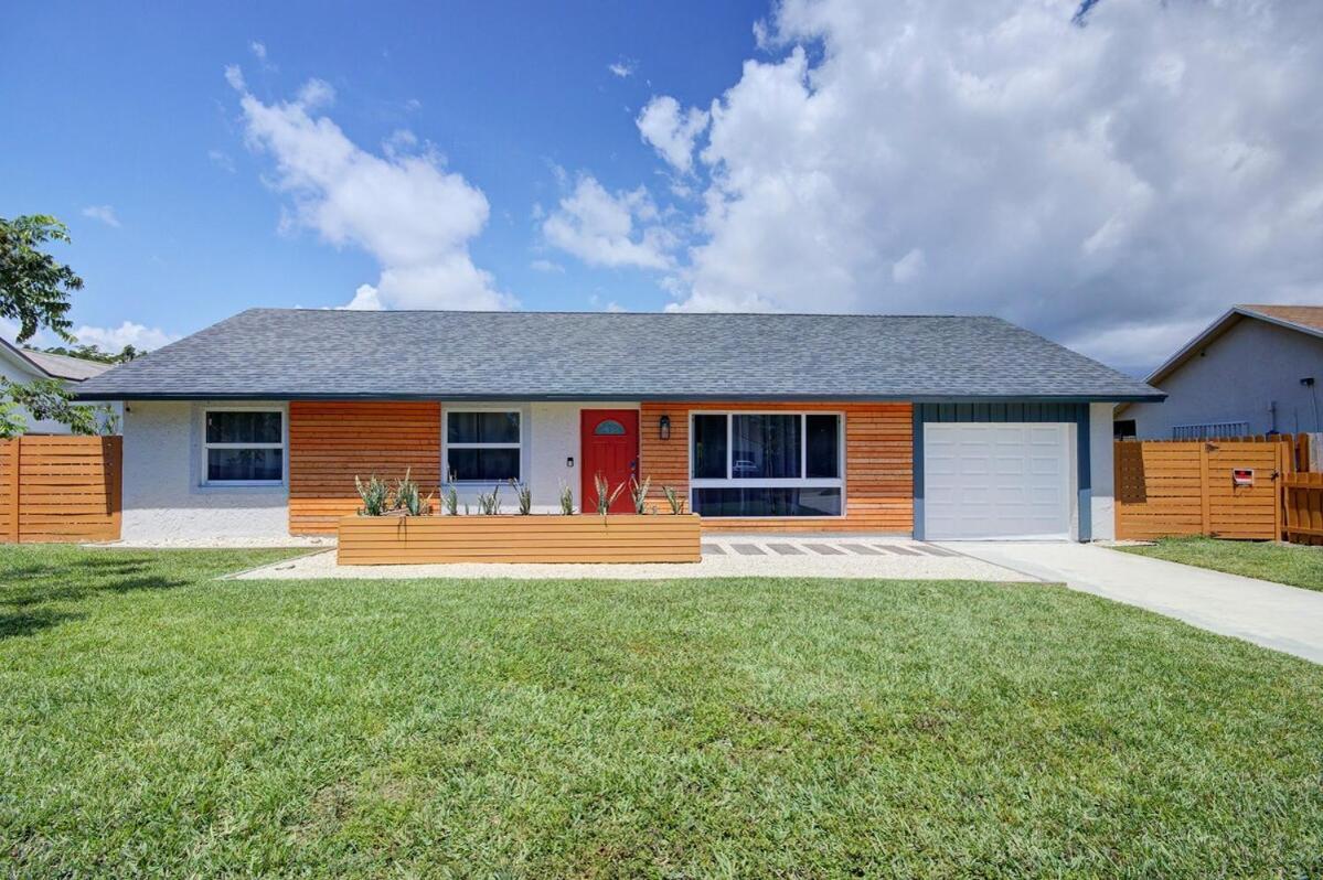 Blissful Retreat Yard, Plunge Pool, Canal Access *