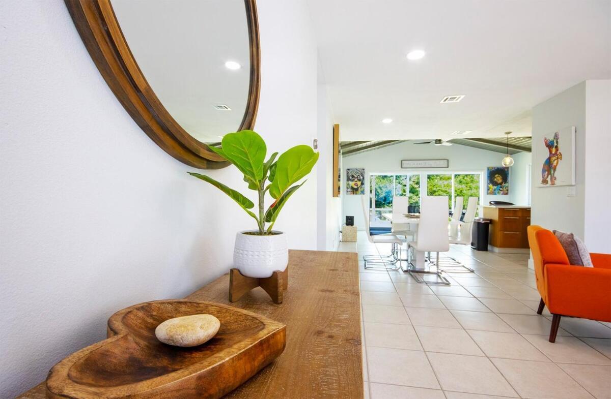 Blissful Retreat Yard, Plunge Pool, Canal Access Delray Beach