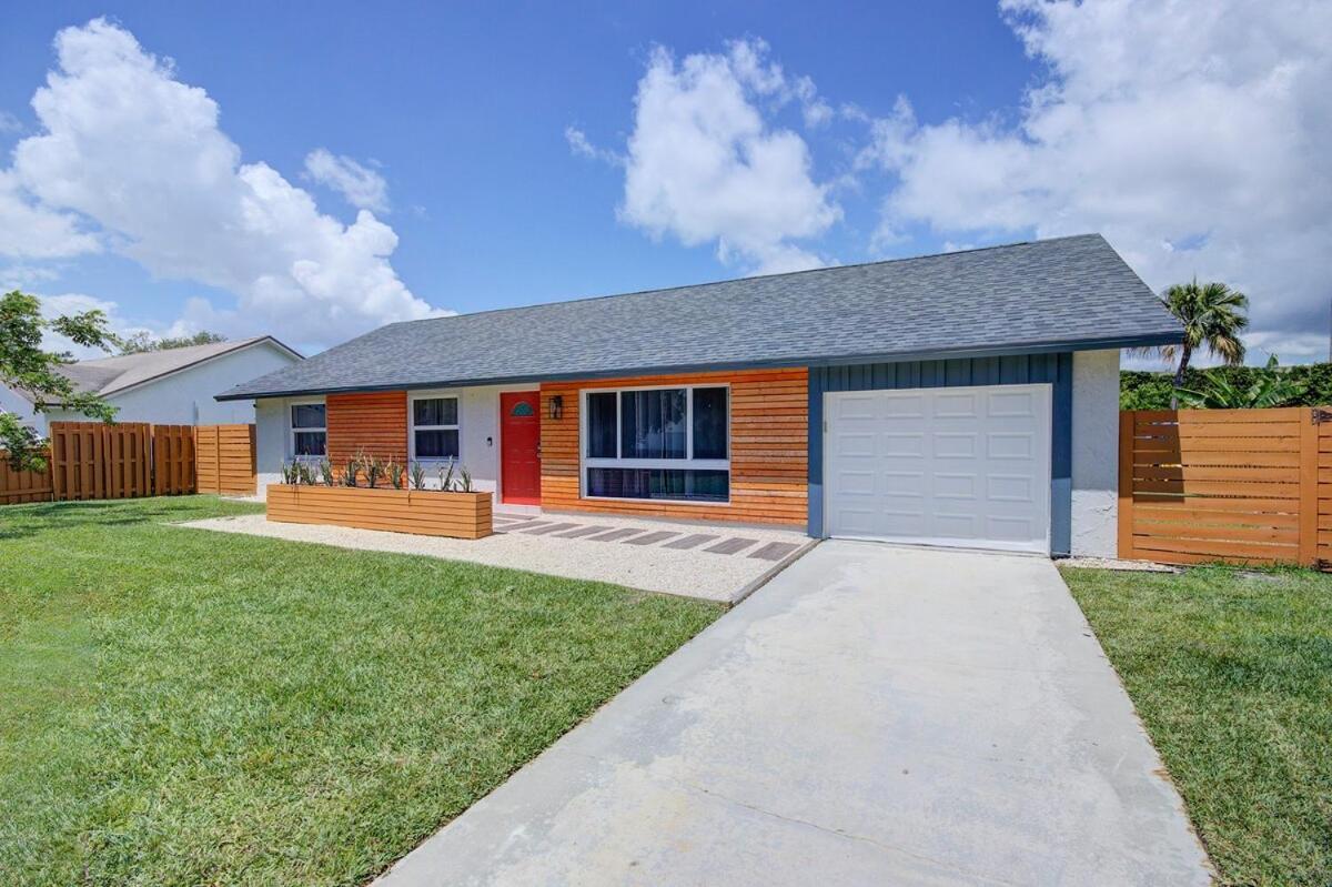 Blissful Retreat Yard, Plunge Pool, Canal Access *