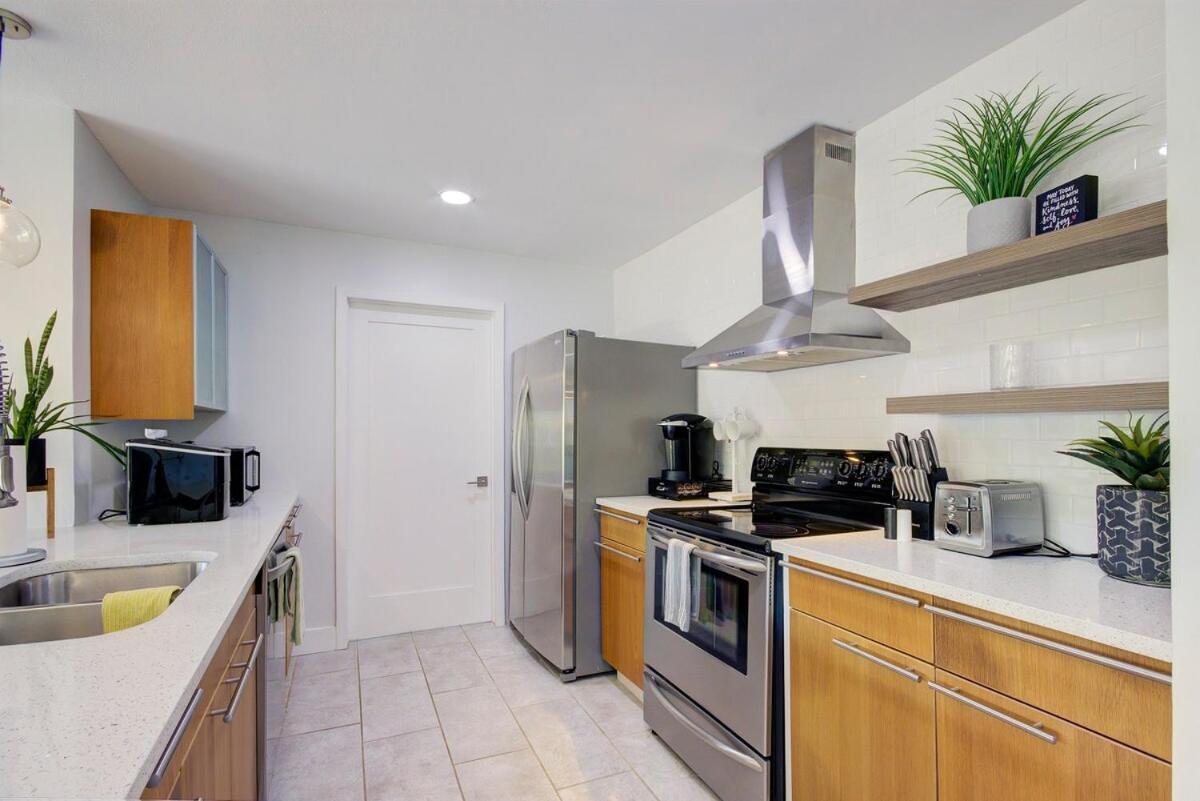 Blissful Retreat Yard, Plunge Pool, Canal Access *