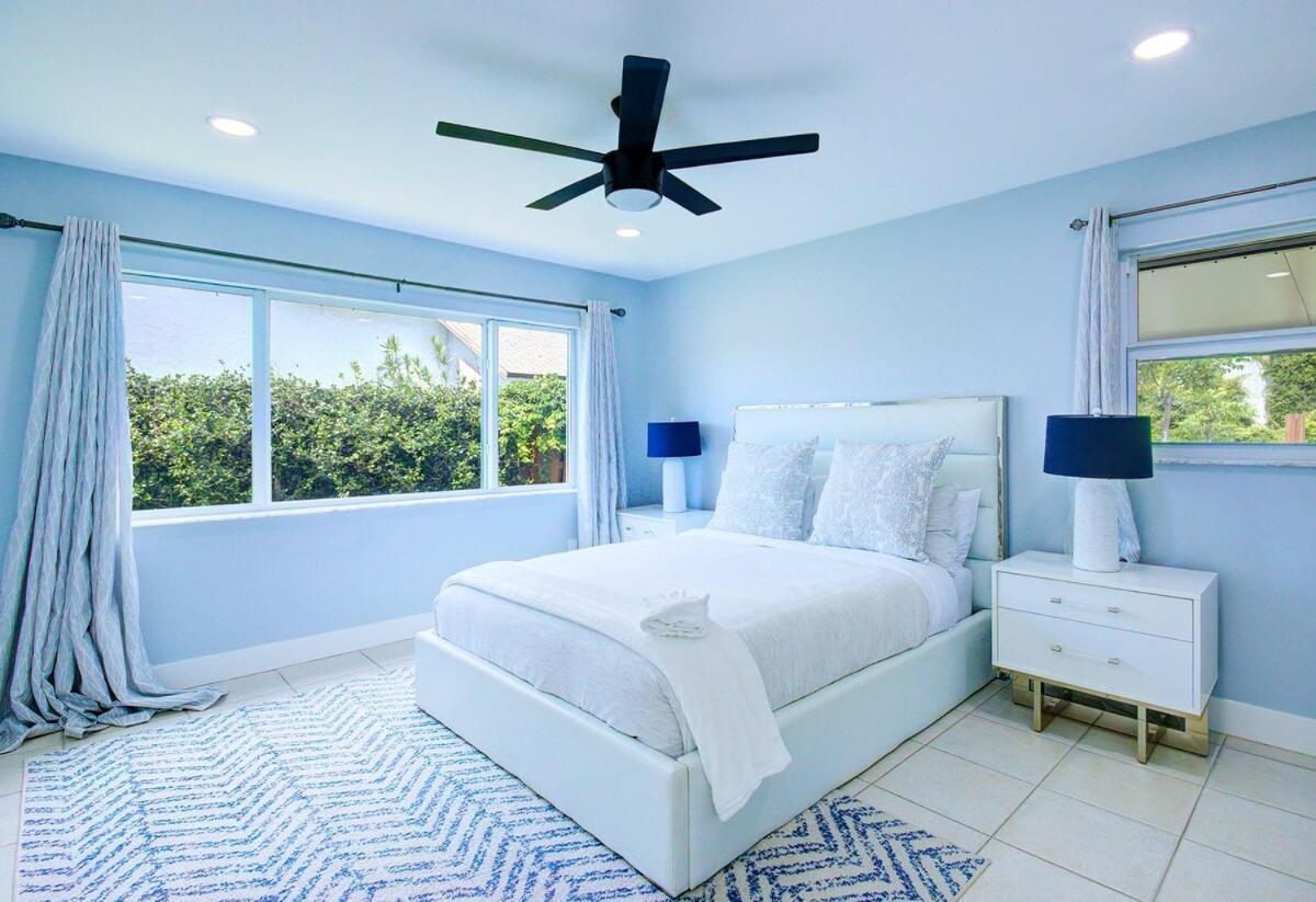 Blissful Retreat Yard, Plunge Pool, Canal Access * Delray Beach