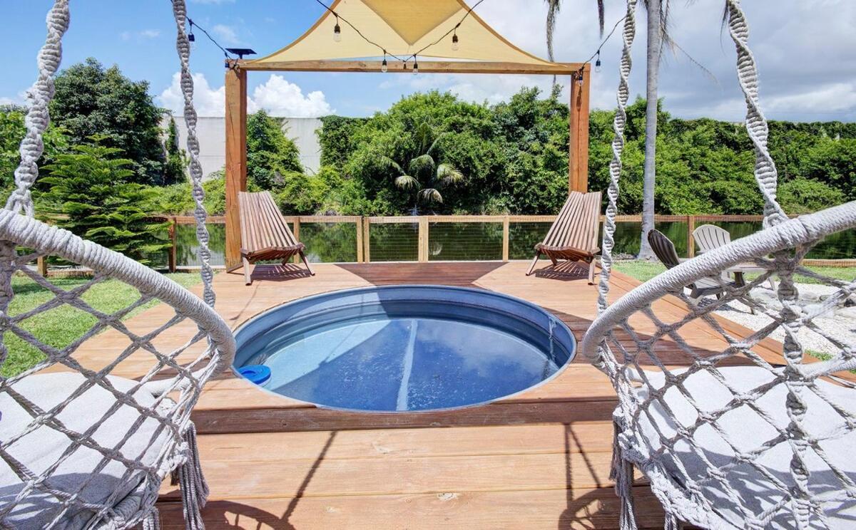 Blissful Retreat Yard, Plunge Pool, Canal Access Delray Beach