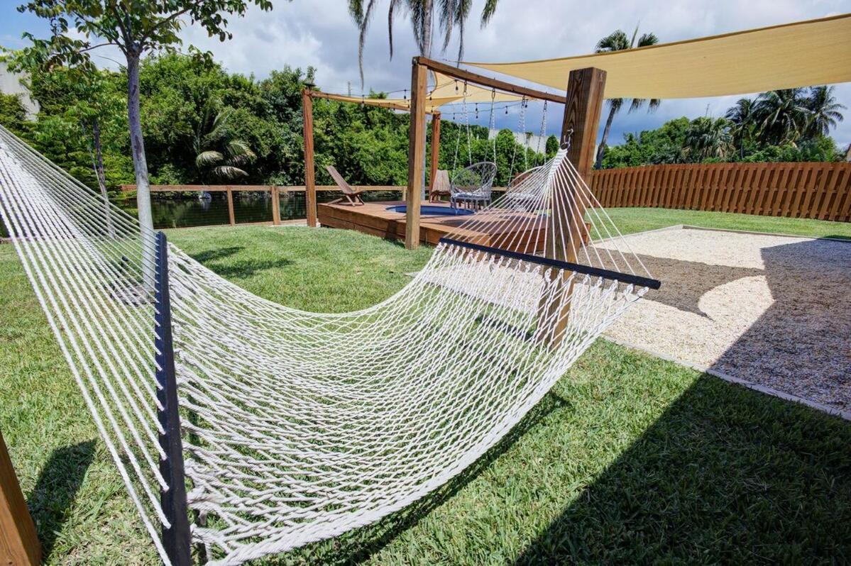 Blissful Retreat Yard, Plunge Pool, Canal Access * Delray Beach